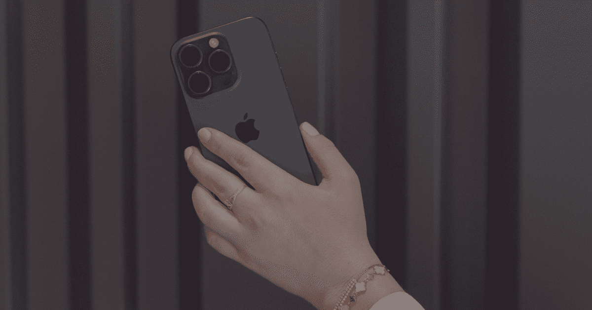 Hand holding a phone, illustrating the importance of using storytelling in social media.